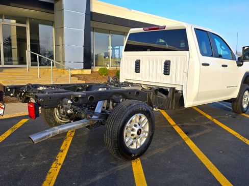 New 2026 GMC Sierra 2500 Pro w/ Convenience Package AWD/4WD image 8