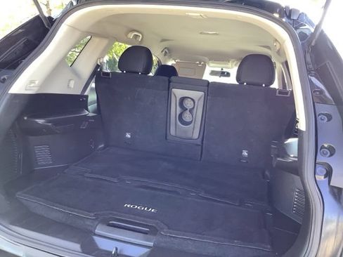 Used 2017 Nissan Rogue SV AWD/4WD image 8