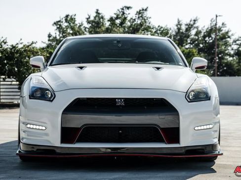 Used 2014 Nissan GT-R Premium image 15