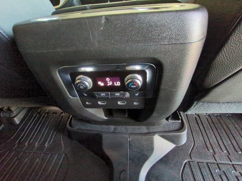 Used 2021 GMC Yukon Denali w/ Denali Ultimate Package AWD/4WD image 28