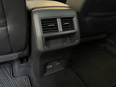 Used 2020 Volkswagen Atlas Cross Sport SEL w/ Cross Sport MDO Package FWD image 18