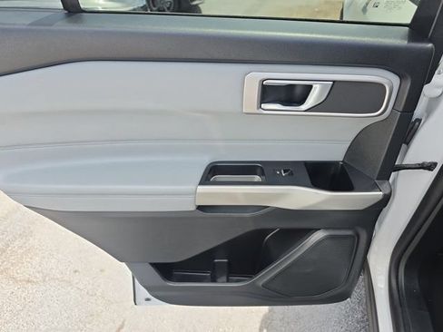Certified 2021 Ford Explorer XLT w/ Equipment Group 202A RWD image 11
