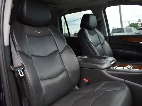 Used 2019 Cadillac Escalade Premium Luxury RWD image 32