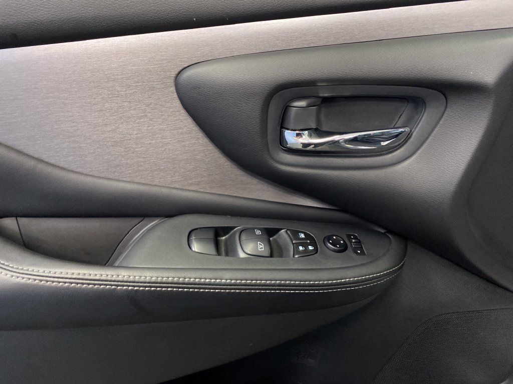 Used 2023 Nissan Murano SV w/ SV Midnight Edition Package AWD/4WD image 12