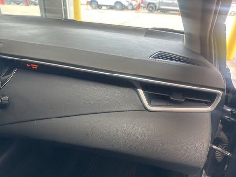 Used 2020 Toyota Corolla LE FWD image 8