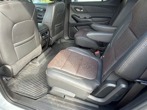 Used 2023 Chevrolet Traverse High Country FWD image 17