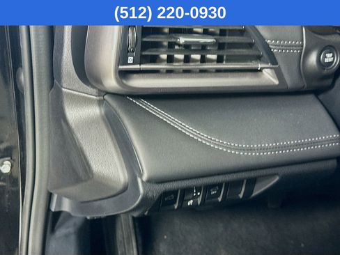 Used 2024 Subaru Outback Touring AWD/4WD image 11