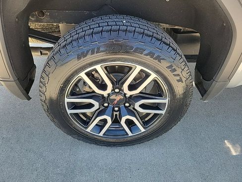 Used 2025 GMC Sierra 1500 AT4 w/ Technology Package AWD/4WD image 37
