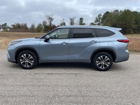 Used 2023 Toyota Highlander L image 2