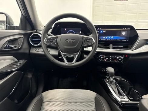New 2026 Chevrolet Trax LT w/ Midnight Edition FWD image 22