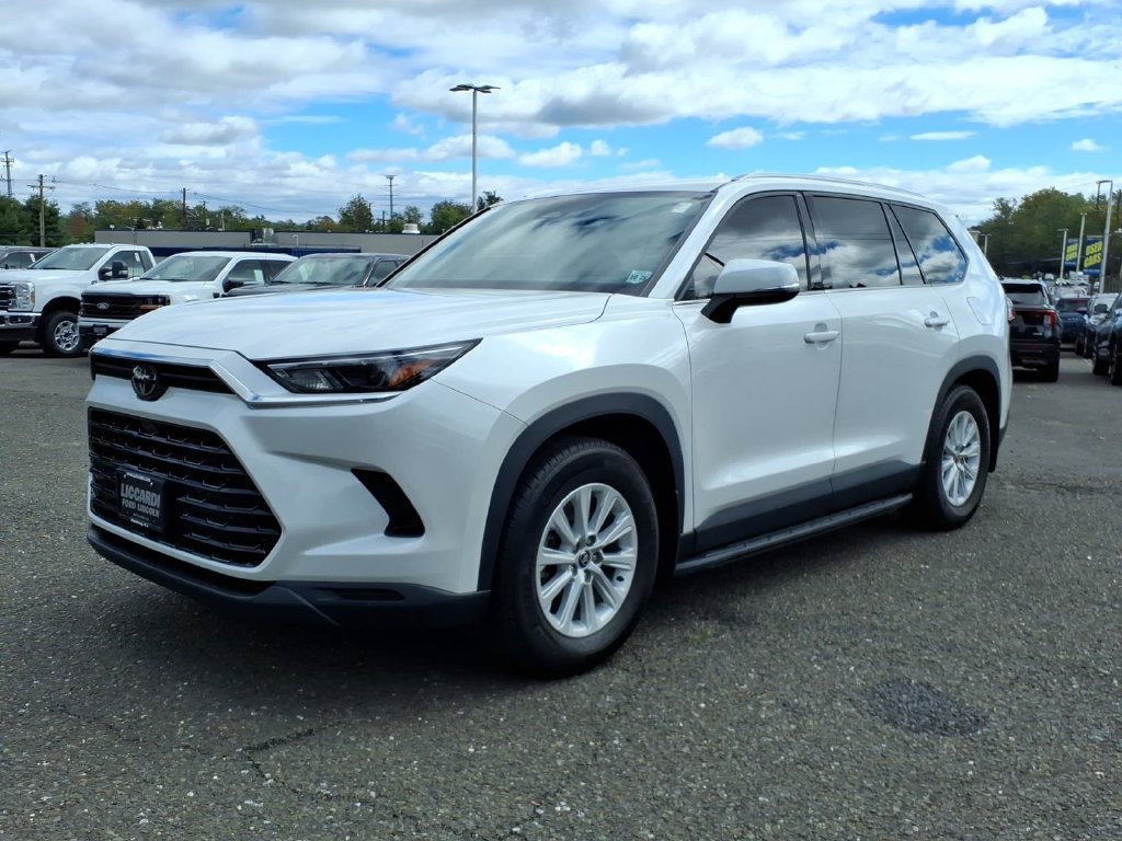 Used 2024 Toyota Grand Highlander AWD image 3