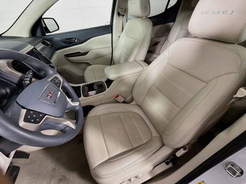 Used 2023 GMC Acadia Denali AWD/4WD image 2