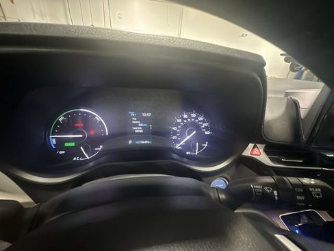 Used 2023 Toyota Sienna XLE FWD image 14