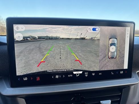 Used 2025 Ford Explorer ST-Line w/ ST-Line Street Pack image 17