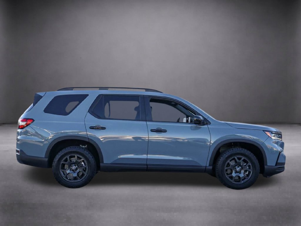 Used 2025 Honda Pilot TrailSport image 3