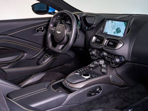 Used 2023 Aston Martin V8 Vantage Roadster RWD image 18
