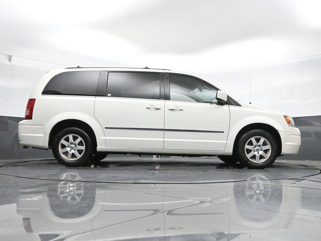 Used 2010 Chrysler Town & Country Touring FWD image 38