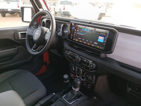 Used 2025 Jeep Wrangler Willys image 58