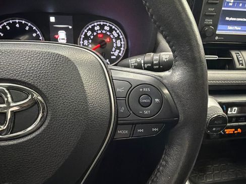 Used 2022 Toyota RAV4 XLE Premium image 29