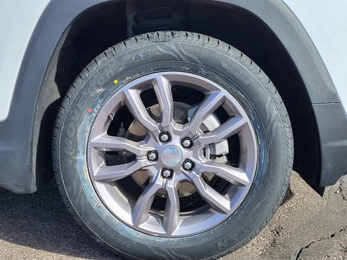 Used 2024 GMC Terrain SLT AWD/4WD image 30