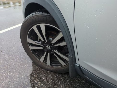 Used 2020 Nissan Kicks SV FWD image 10