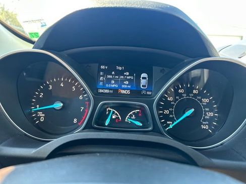 Used 2019 Ford Escape SEL image 15