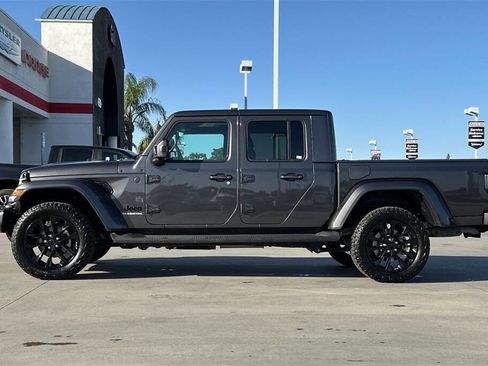 Used 2021 Jeep Gladiator Overland image 3