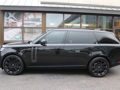 Used 2024 Land Rover Range Rover Long Wheelbase Autobiography image 9