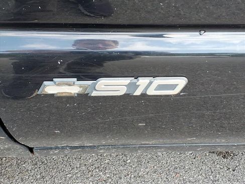 Used 2002 Chevrolet S10 Pickup LS w/ LS Preferred Equipment Group AWD/4WD image 4