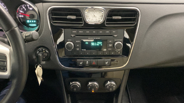 Used 2014 Chrysler 200 Limited FWD image 12