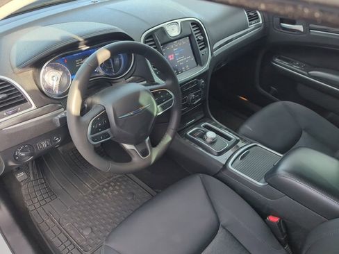 Used 2022 Chrysler 300 Touring w/ Sport Appearance Package image 12