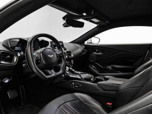 Used 2019 Aston Martin V8 Vantage Coupe RWD image 38
