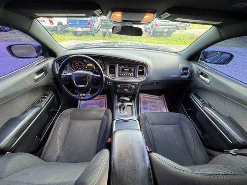 Used 2018 Dodge Charger SXT RWD image 14