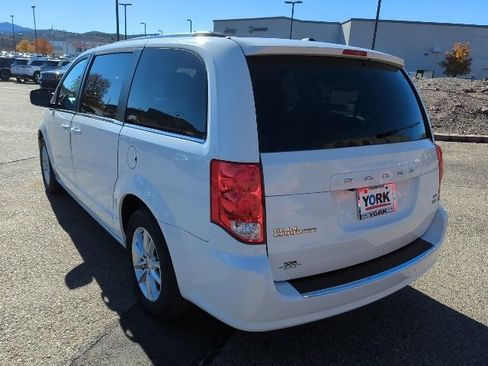 Used 2019 Dodge Grand Caravan SXT image 6