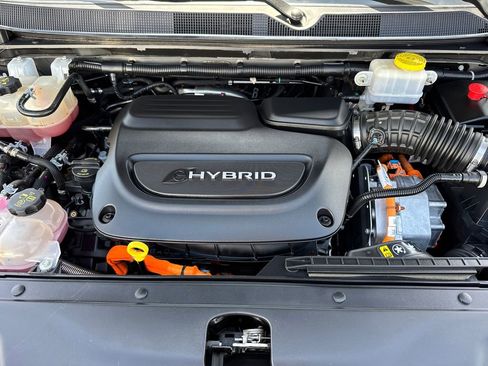 Certified 2023 Chrysler Pacifica Pinnacle FWD image 9