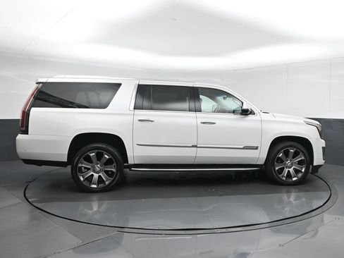Used 2019 Cadillac Escalade ESV Luxury AWD/4WD image 8