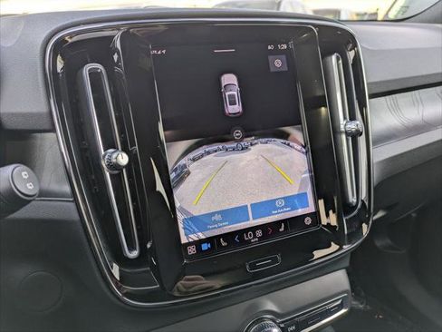 Used 2023 Volvo XC40 Recharge Plus image 19