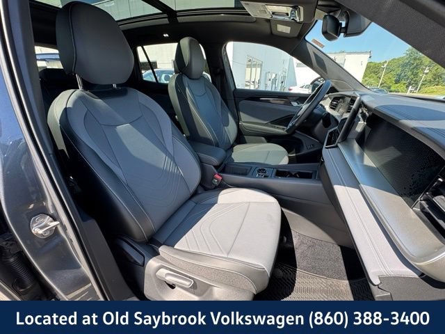 Certified 2025 Volkswagen Tiguan SE R-Line AWD/4WD image 28