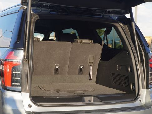 Used 2025 Chevrolet Suburban RST image 7