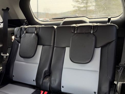 Used 2023 Ford Explorer XLT w/ Equipment Group 202A image 5