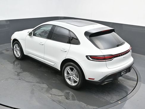 Certified 2022 Porsche Macan image 32