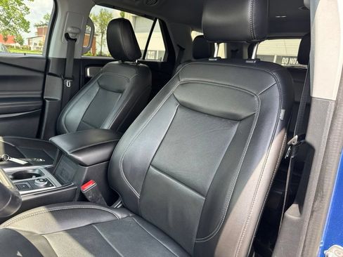 Used 2022 Ford Explorer Limited w/ Equipment Group 301A AWD/4WD image 30