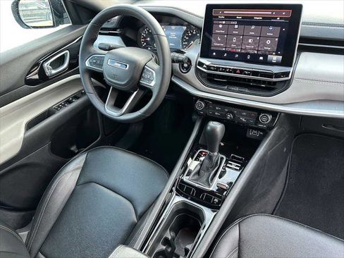 Used 2024 Jeep Compass Limited image 11