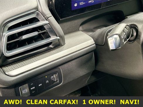 Used 2025 Chevrolet Traverse LT image 10