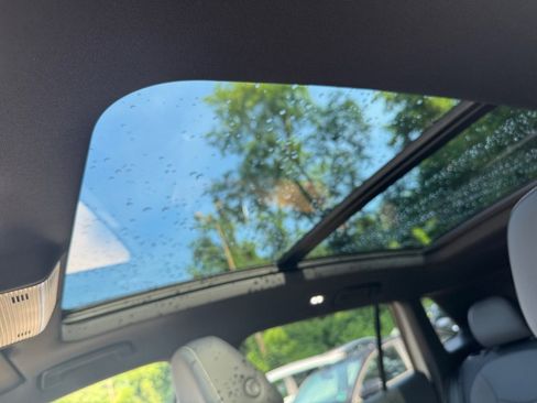 New 2025 Volkswagen Tiguan SE R-Line image 19