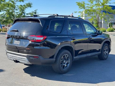 Used 2025 Honda Pilot TrailSport image 7