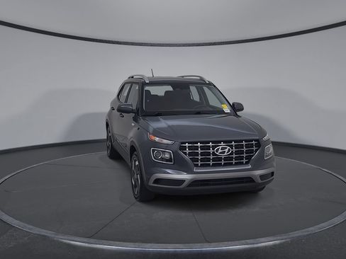 Used 2025 Hyundai Venue SEL FWD image 4