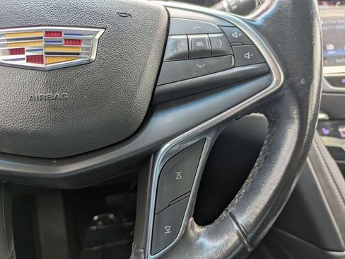 Used 2018 Cadillac XT5 Luxury w/ Driver Awareness Package FWD image 17