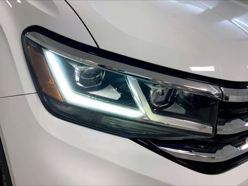 Used 2021 Volkswagen Atlas SE w/ Panoramic Sunroof Package image 28