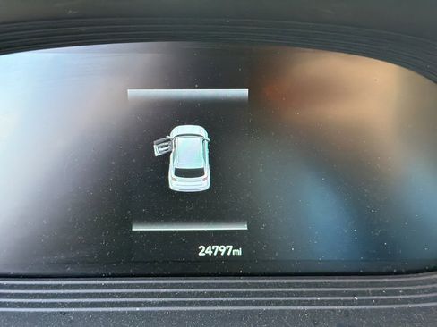 Used 2025 Hyundai Venue SEL image 3